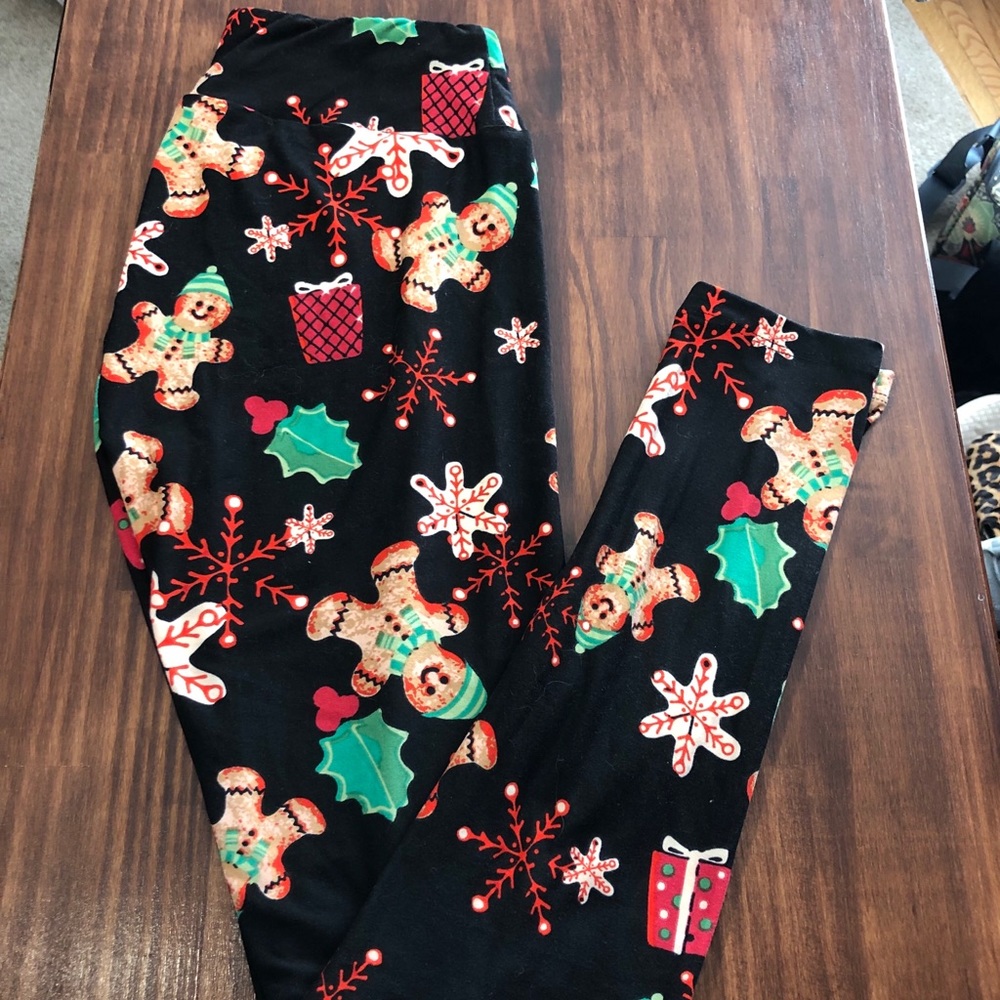LuLaRoe Holiday leggings.